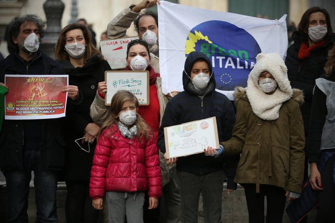 Italijos miestuose dėl smogo uždrausti naujametiniai fejerverkai