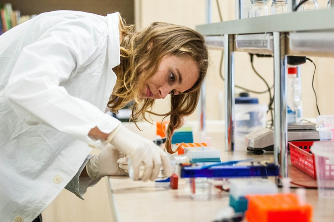 Mokykloje – moderni biotechnologijų laboratorija