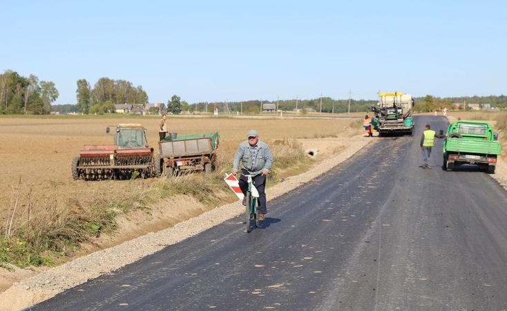 Ištesėtas pažadas išasfaltuoti Kauno rajono kelią