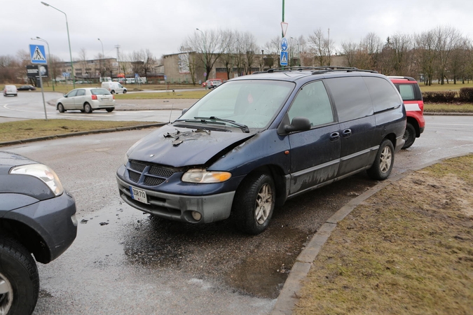 Mokyklos gatvėje degė automobilis