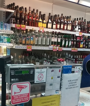 ,,Aibė“ kovos su alkoholį nepilnamečiams perkančiais „dėdėmis“