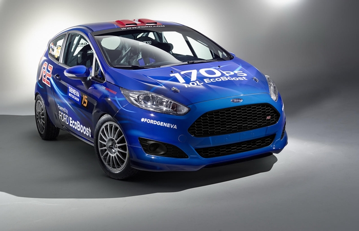 „Ford Fiesta R2“: trys cilindrai ralio trasose