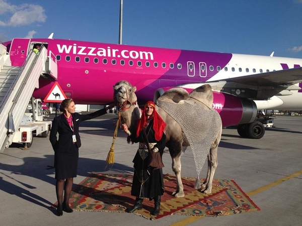 Pirmas „Wizz Air“ skrydis į Dubajų – su kupranugario palyda