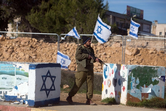 Vakarų Krante nušautas palestinietis, sužeidęs karį peiliu
