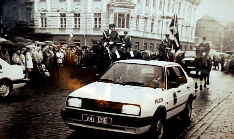 Zombiais versti policijos pareigūnai kliuvo ir Sąjūdžiui, ir „Jedintstvo“