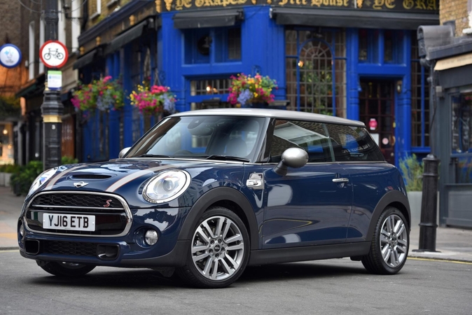 Paryžiuje debiutuos naujasis „Mini Cooper“ modelis