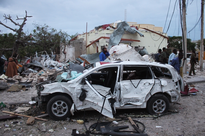 Somalio sostinėje per mirtininko ataką žuvo bent šeši žmonės