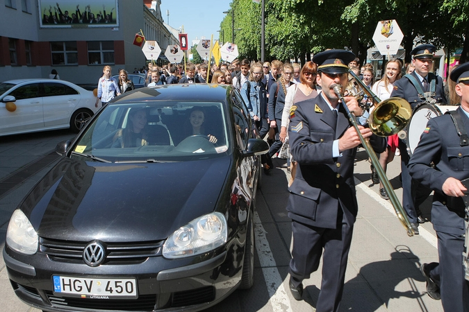 Kauno abiturientai švenčia: pagaliau laisvė!