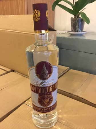 Sostinės policija aptiko daugiau kaip toną nelegalaus alkoholio