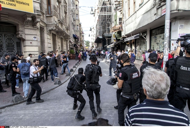 Stambulo policija išvaikė gėjų bendruomenės susibūrimą