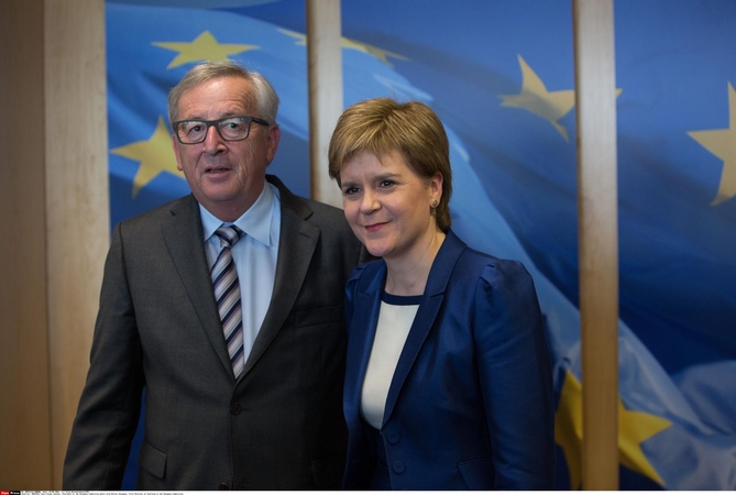 N. Sturgeon: Škotijai po „Brexit“ nebus lengvo kelio