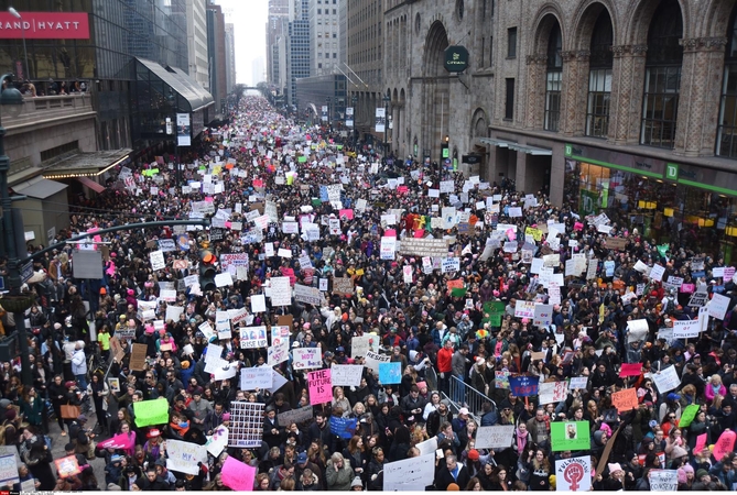 D. Trumpas tviteryje sukritikavo protestuotojus