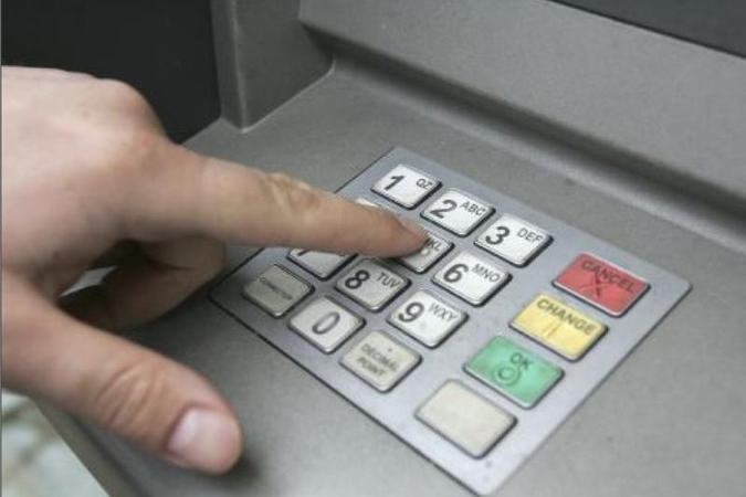 Australijoje moteris įstrigo banko automate