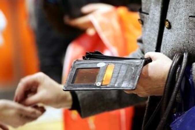 Vyriausybė algas žada rėžti dar dešimtadaliu