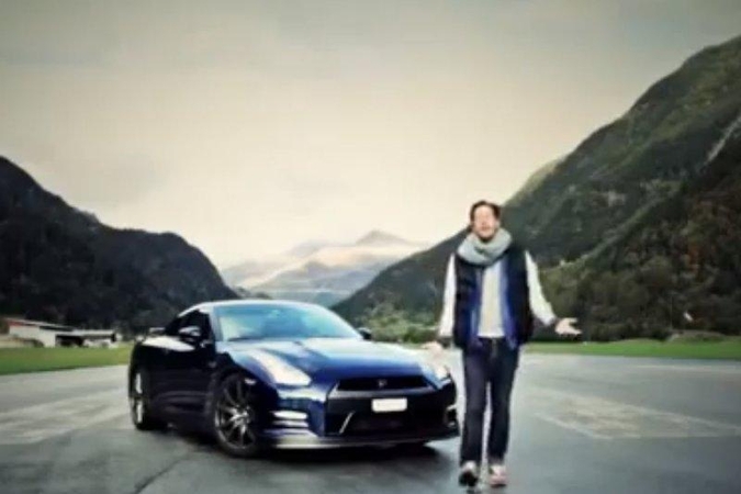 „Nissan GT-R” – prieš lėktuvą: kas laimėjo?