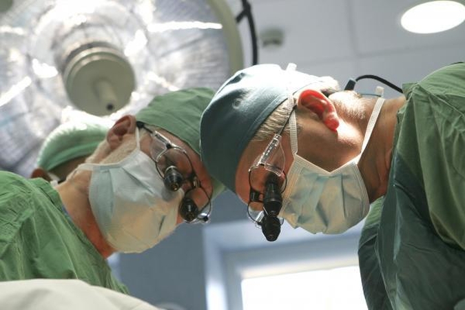 Tulžies pūslę jaunai moteriai pašalino per makštį