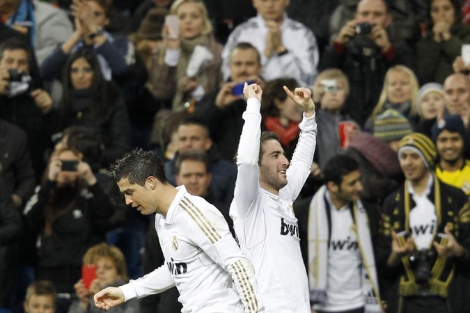 „Chelsea“ ketina įsigyti C.Ronaldo ir G.Higuainą