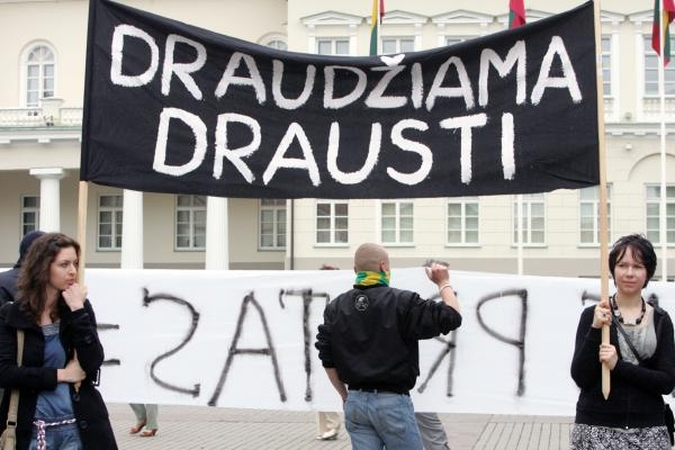 V.Adamkus vetavo nepilnamečius „saugantį“ įstatymą