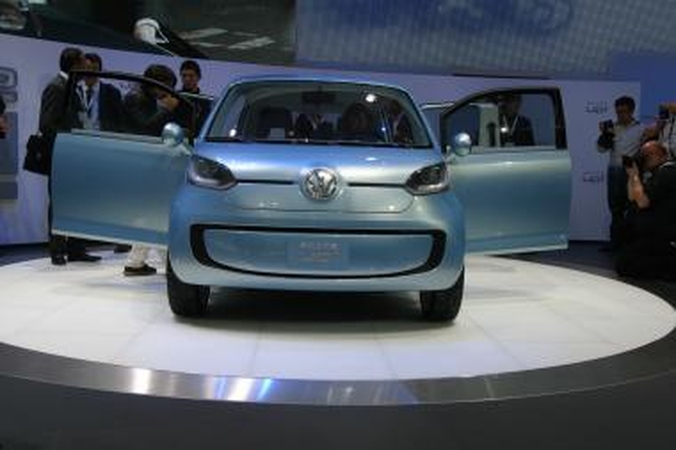 „Volkswagen" tikslas - 2 litrai degalų 100 km kelio