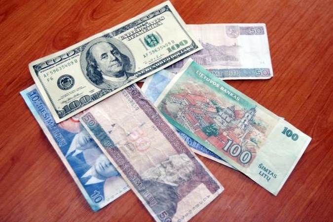 Paketai su sprogmenimis jau šokdina ir Lietuvą