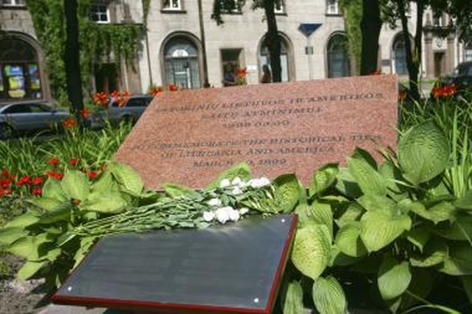 Už Baltijos šalių aneksijos nepripažinimą - paminklinė lenta