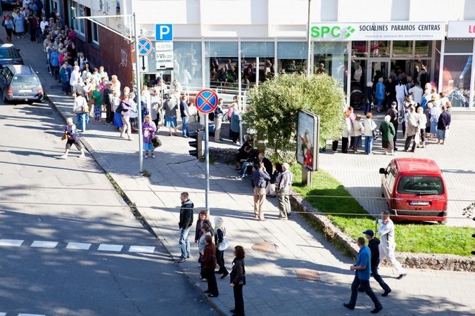 Vilniečiai grumdosi eilėje dėl šildymo kompensacijų (papildyta)