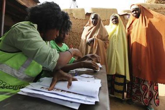 Nigerijos rinkėjai balsuoja itin svarbiuose prezidento rinkimuose