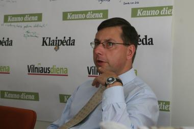 Ministras: dalies mokytojų algos gali mažėti daugiau nei 8 proc. (papildyta)