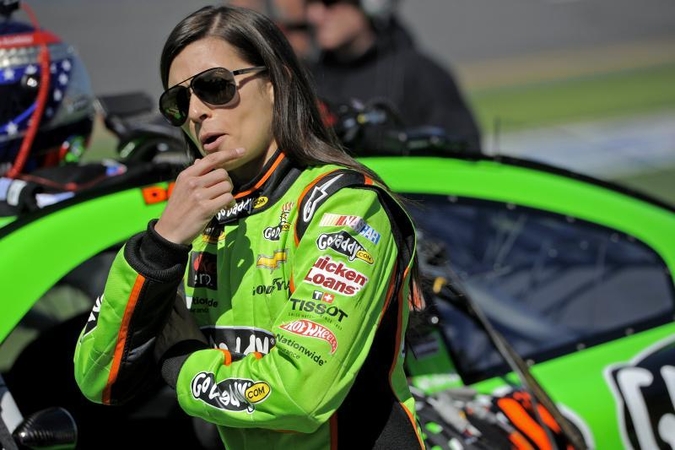 Pirmą kartą NASCAR lenktynių istorijoje kvalifikaciją laimėjo moteris