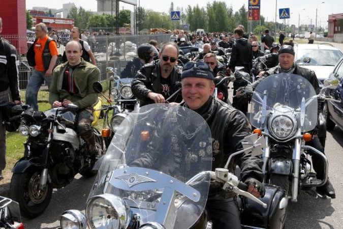 Baikerių festivalyje - varžybos ir striptizas