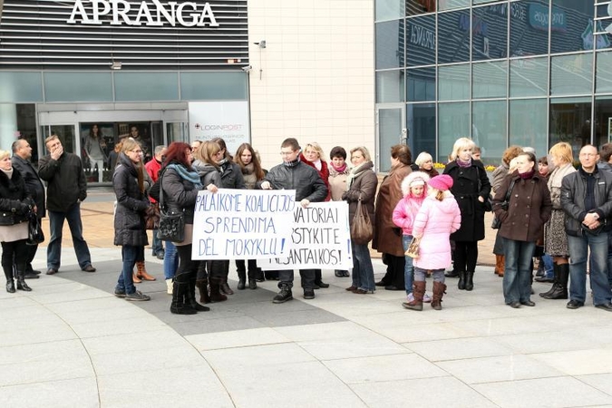 Savivaldybės kieme – piketas dėl mokyklų reformos