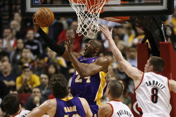 Rezultatyvumu pratrūkęs K. Bryantas toliau tempia „Lakers“ vežimą