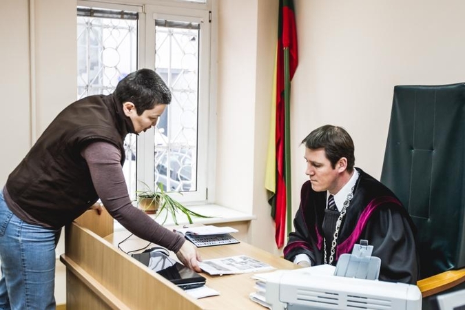 „Tiesos“ byla subyrėjo į šipulius: paauglės mama – išteisinta 