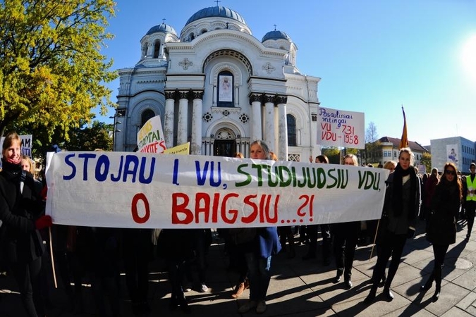 Ministras apie studentų protestą: reikia diskusijos, o ne plakatų