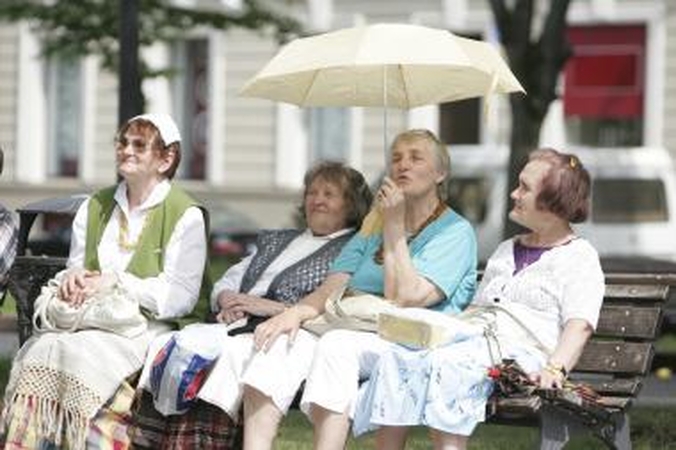 Gyventojai labiau linkę aukoti motinas nei pensininkus 