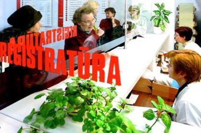 Gydytojai rezidentai per gripo epidemiją padės poliklinikų gydytojams 