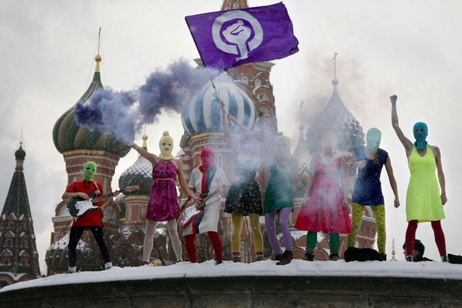Rusijoje areštuotas įtariamas žudikas paneigė ryšius su „Pussy riot“
