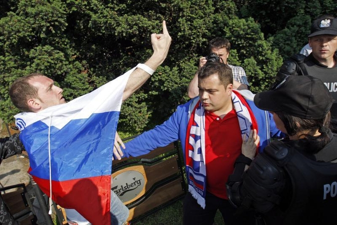 Lenkijoje per futbolo aistruolių susirėmimus suimti 184 žmonės