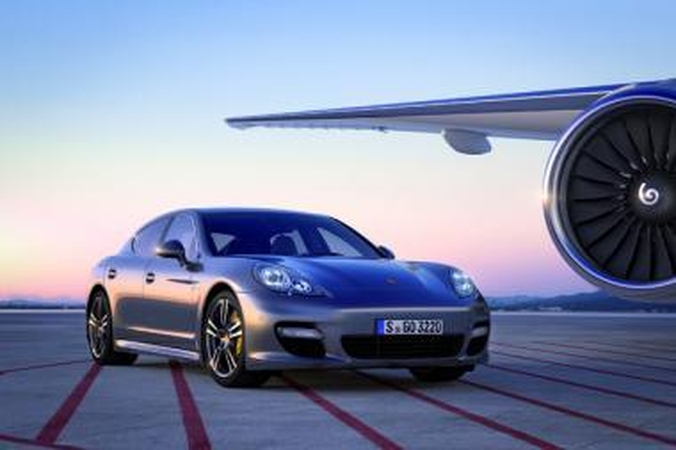 „Porsche“ pristatė dar galingesnę „Panamerą Turbo S“
