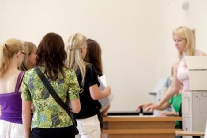 Stojantieji labiausiai domisi paskolų sistema ir studijomis užsienyje 