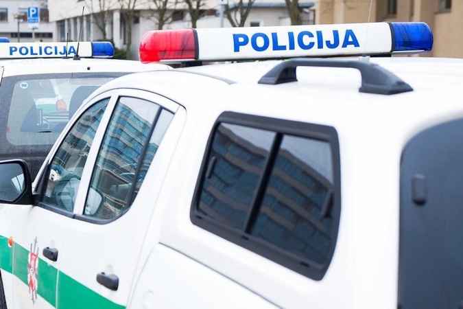 Policija sulaikė klaipėdietį su trimis maišeliais svaigalų