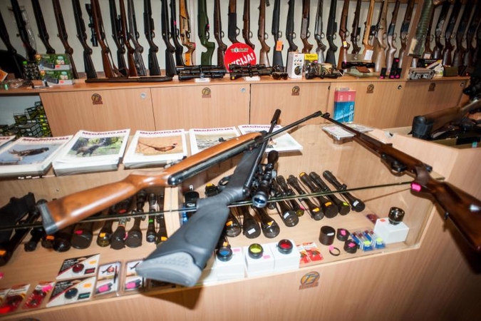 Psichikos negalią turintis pensininkas nelegaliai laikė šautuvą