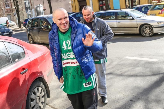 Broliai Maciai atsiprašė dėl išpuolio ir pažadėjo atlyginti nuostolius