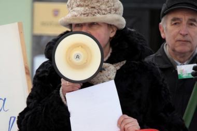 Vyriausybės narius Šiauliuose pasitiko piketuotojai