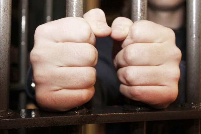 Septynias mergaites nuskriaudusiam pedofilui – 15 metų nelaisvės