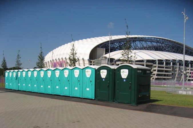 „Euro 2012”: cinamono kvapas tualetuose ir prognozes žeriantys kunigai