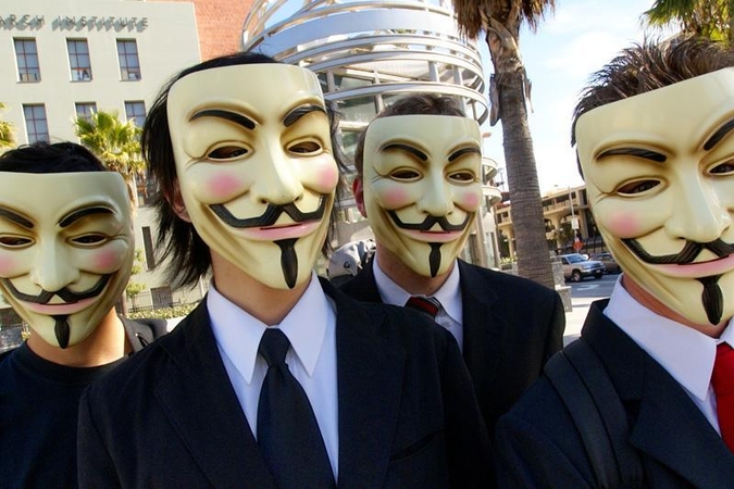 “Anonymous” visgi neorganizuoja operacijos “opFacebook”? Kuo tikėti?