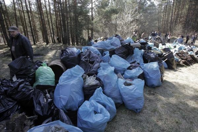Aplinkos tvarkymo akcijos rengėjai žada, kad surinktos šiukšlės bus išvežtos per savaitę