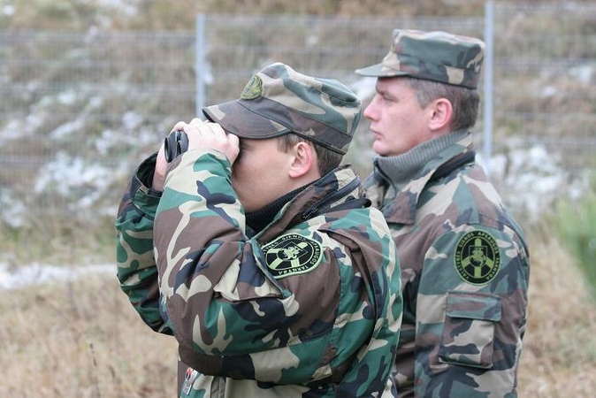 Pernai neteisėtai išvyko 400 prieglobsčio prašiusių užsieniečių
