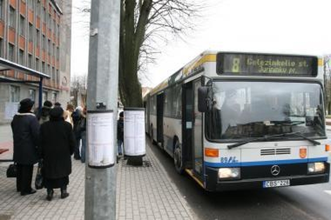 Ranką susilaužė autobuse